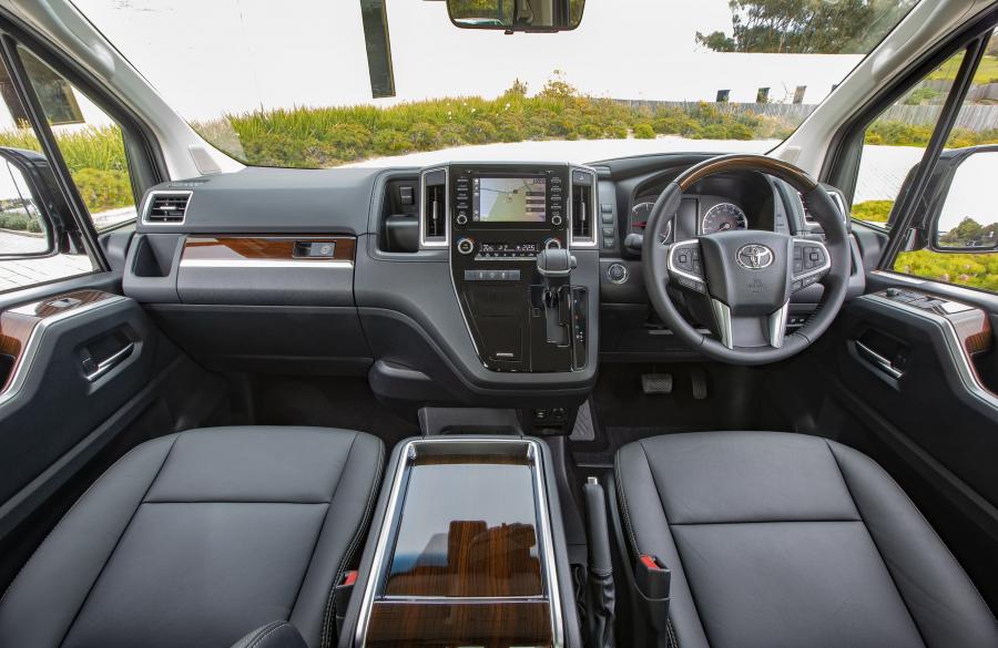 Торпедо Toyota Granvia 2019 года  (фото 7 из 19)